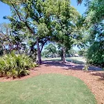 32 Heath Dr