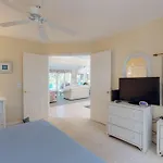 32 Heath Dr