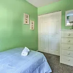 Resort-Style Hilton Head Condo - Walk To Beach!
