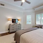 8 Flagg Dr