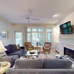 7655 Huntington Villas