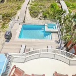 9 Singleton Beach Place- Renovated, Oceanfront, Pool, Elevator, Free Activities Included