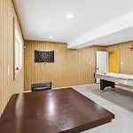 13 Moonshell Rd- Near Ocean,Huge Pool,Fully Fenced Backyard! Free Activities!