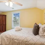 13 Moonshell Rd- Near Ocean,Huge Pool,Fully Fenced Backyard! Free Activities!