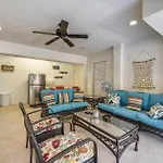 5 Henry Lane- Near Ocean, Private Pool, Pet Friendly, Free Activities Included