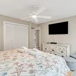 Beach Living - 3 Bed 2 Bath Seascape Villa - Just Steps To The Beach