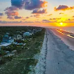Luxury Multi Deck Family Home, Pool & Spa, Walk To Beach, Games