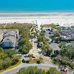 Luxury Multi Deck Family Home, Pool & Spa, Walk To Beach, Games
