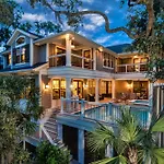 Luxury Multi Deck Family Home, Pool & Spa, Walk To Beach, Games