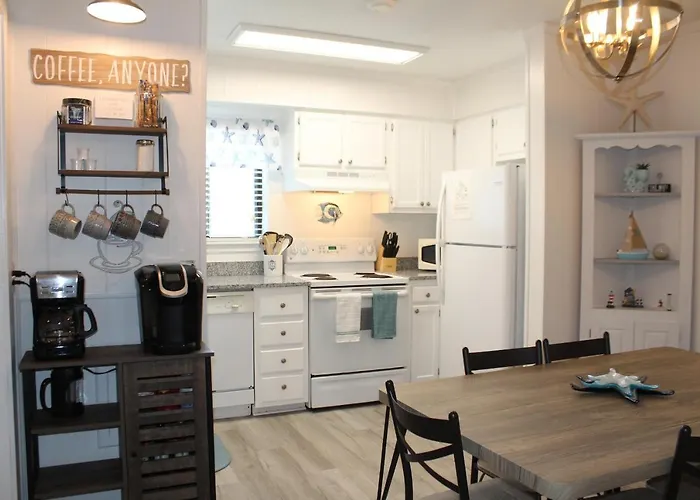 Gorgeous 2 Bedroom Condo