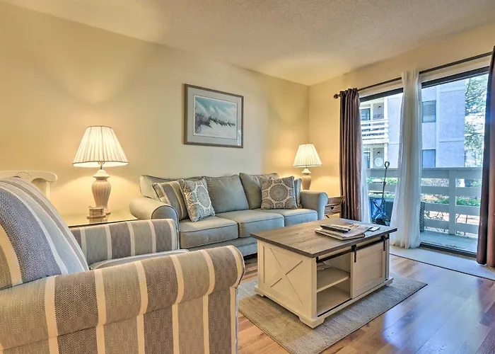 Resort-Style Hilton Head Condo - Walk To Beach!