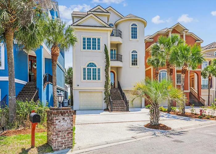 9 Singleton Beach Place- Renovated, Oceanfront, Pool, Elevator, Free Activities Included