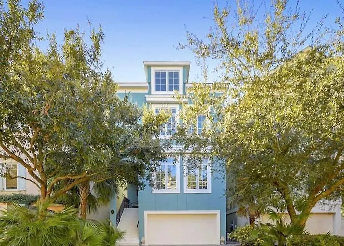 27 Corine Lane- Near Ocean Home With Pool, Seasonal Beach Shuttle! Free Activities Included