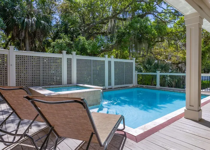 Luxury Multi Deck Family Home, Pool & Spa, Walk To Beach, Games