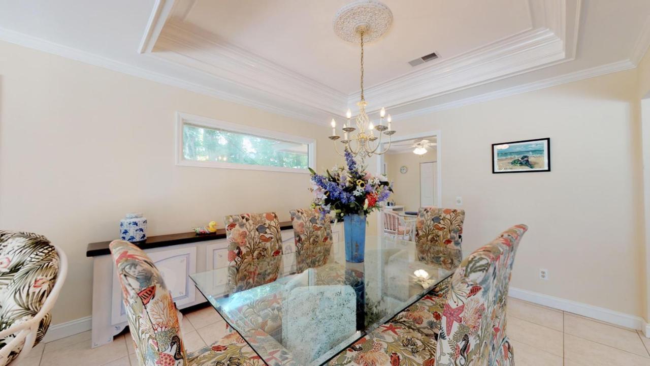 32 Heath Dr