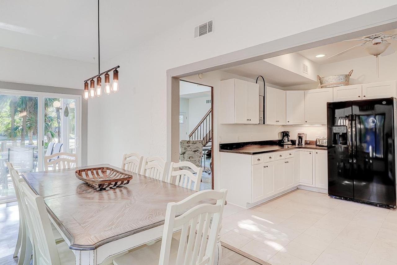 20 Pelican * Hilton Head Island