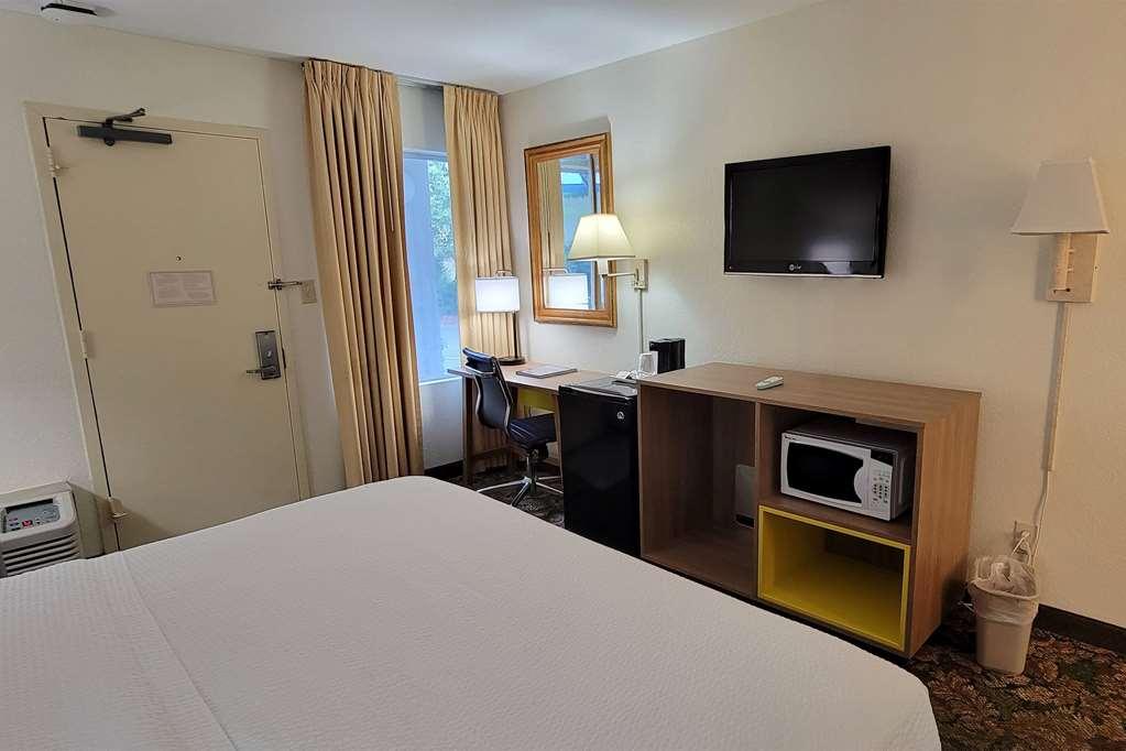 Carolina A Days By Wyndham Hotel