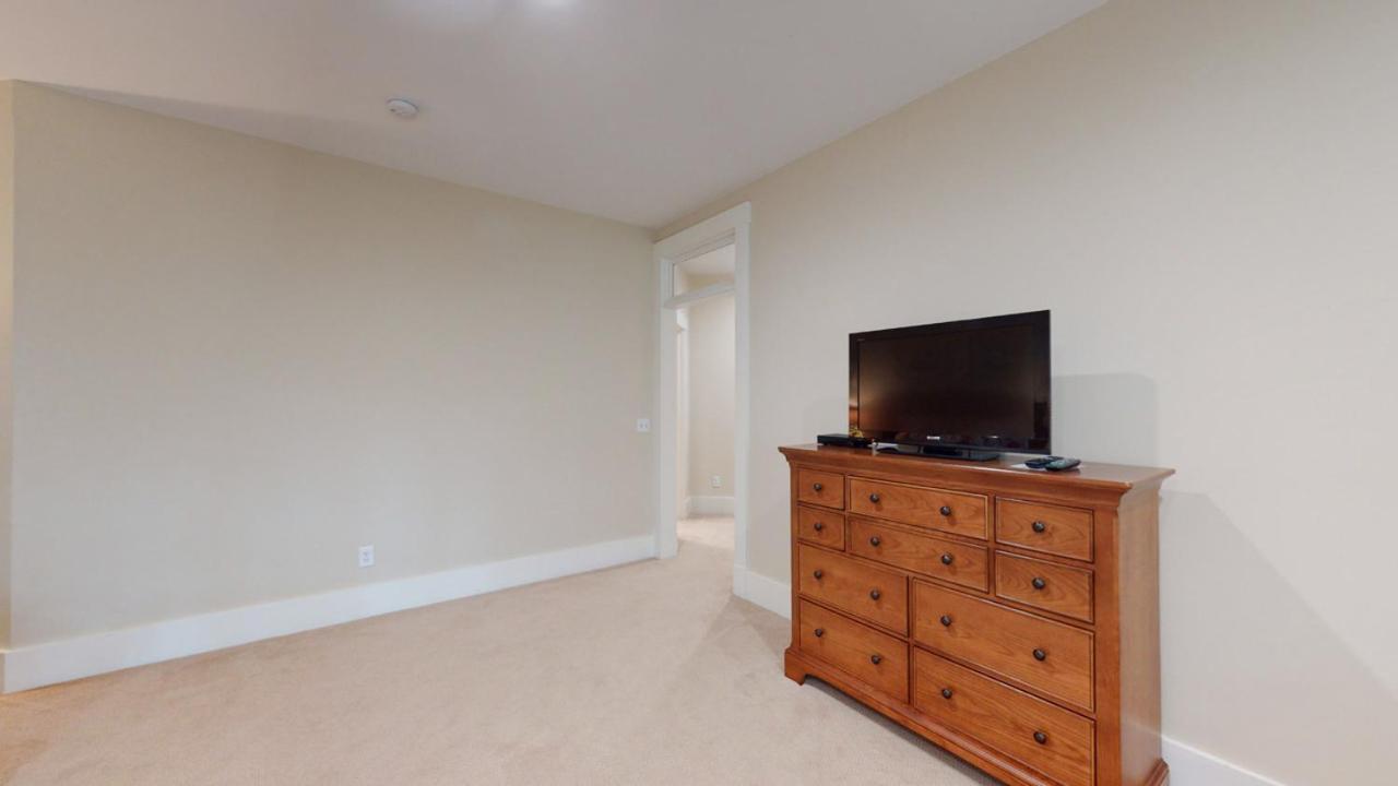 7 Sea Lane