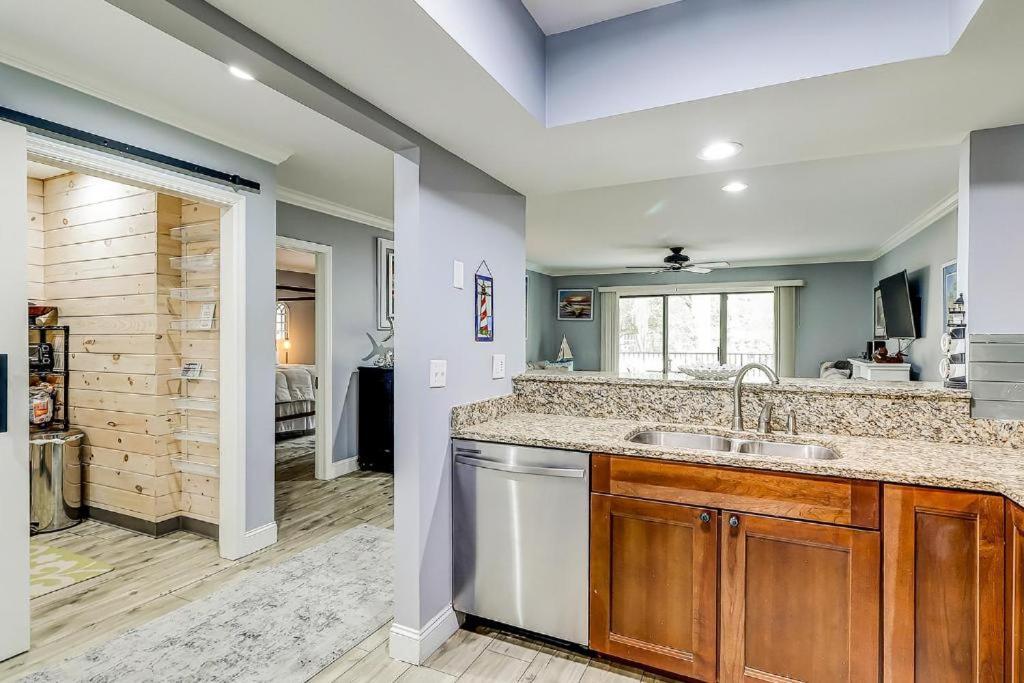 201 Devonshire 2 Bedroom Golf View Port Royal Holiday home Hilton Head Island