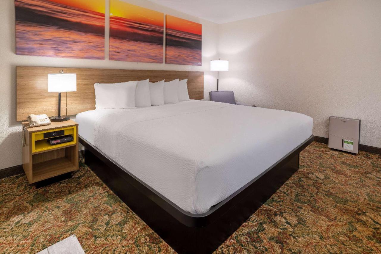 Carolina A Days By Wyndham Hotel 3*