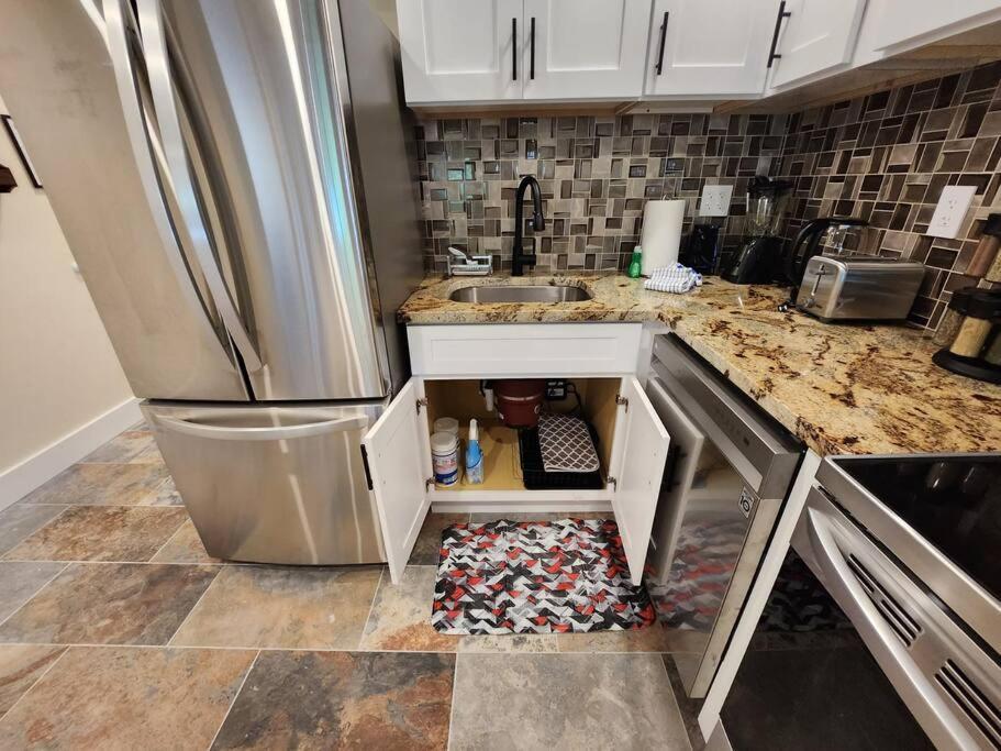 Classy & Comfortable Condo! Apartment *