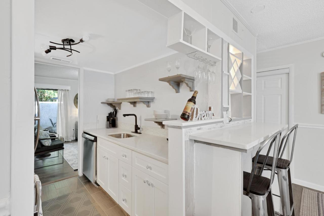 Harmony 2bdr/2 Free Parking/pool/pet Friendly/near Holiday home