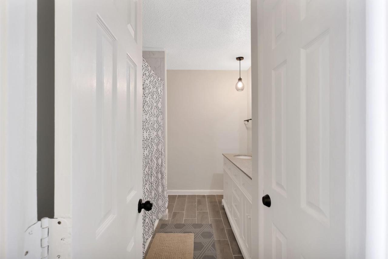 Harmony 2bdr/2 Free Parking/pool/pet Friendly/near