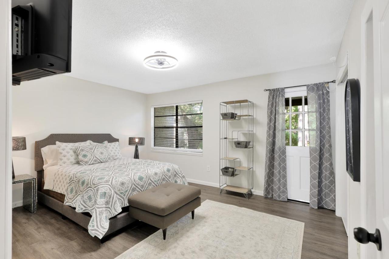 Holiday home Harmony 2bdr/2 Free Parking/pool/pet Friendly/near