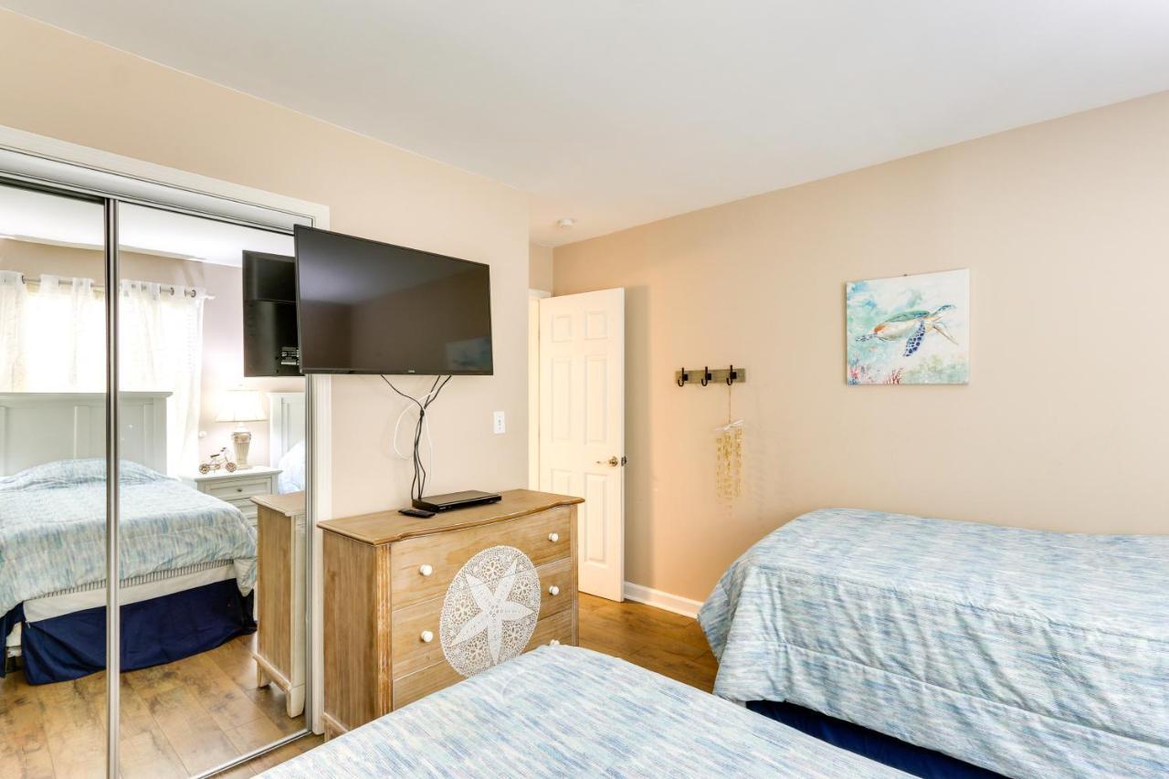 Hilton Head Screened Balcony, Beach Access! Apartment