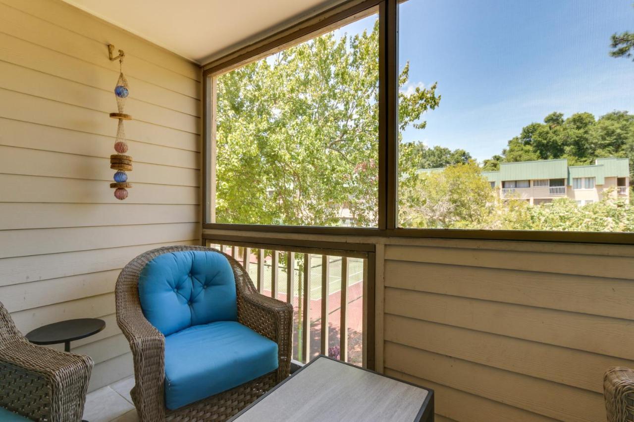 Hilton Head Screened Balcony, Beach Access! *