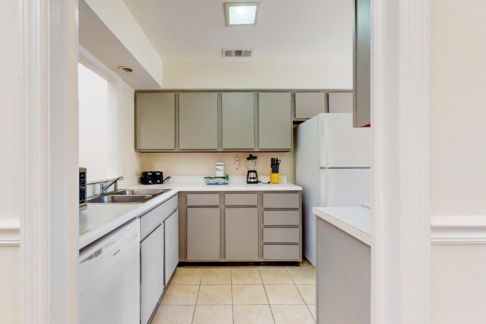 Townhouse Manor 6