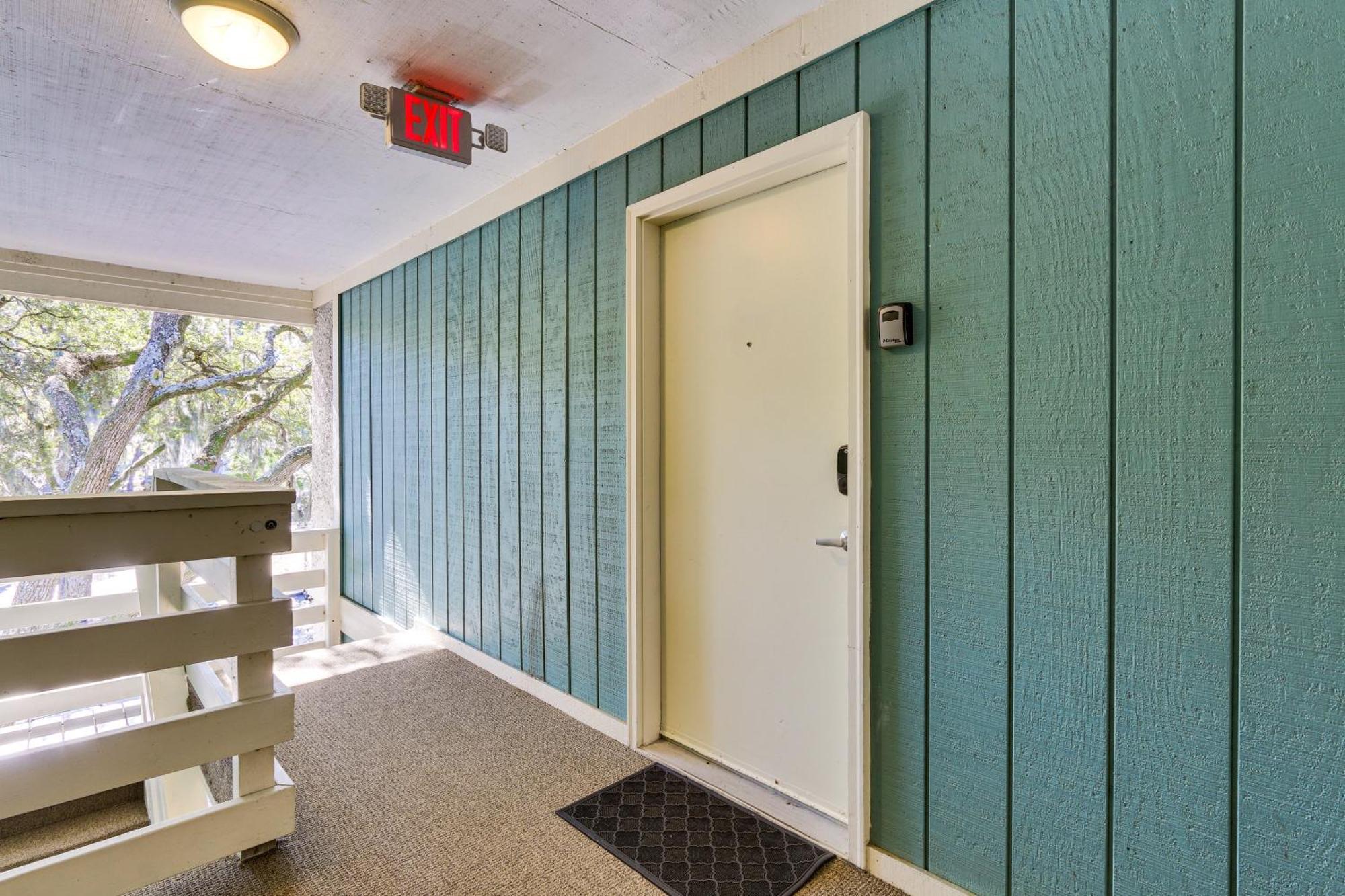 Apartment Gem, Walk To Folly Field Beach!
