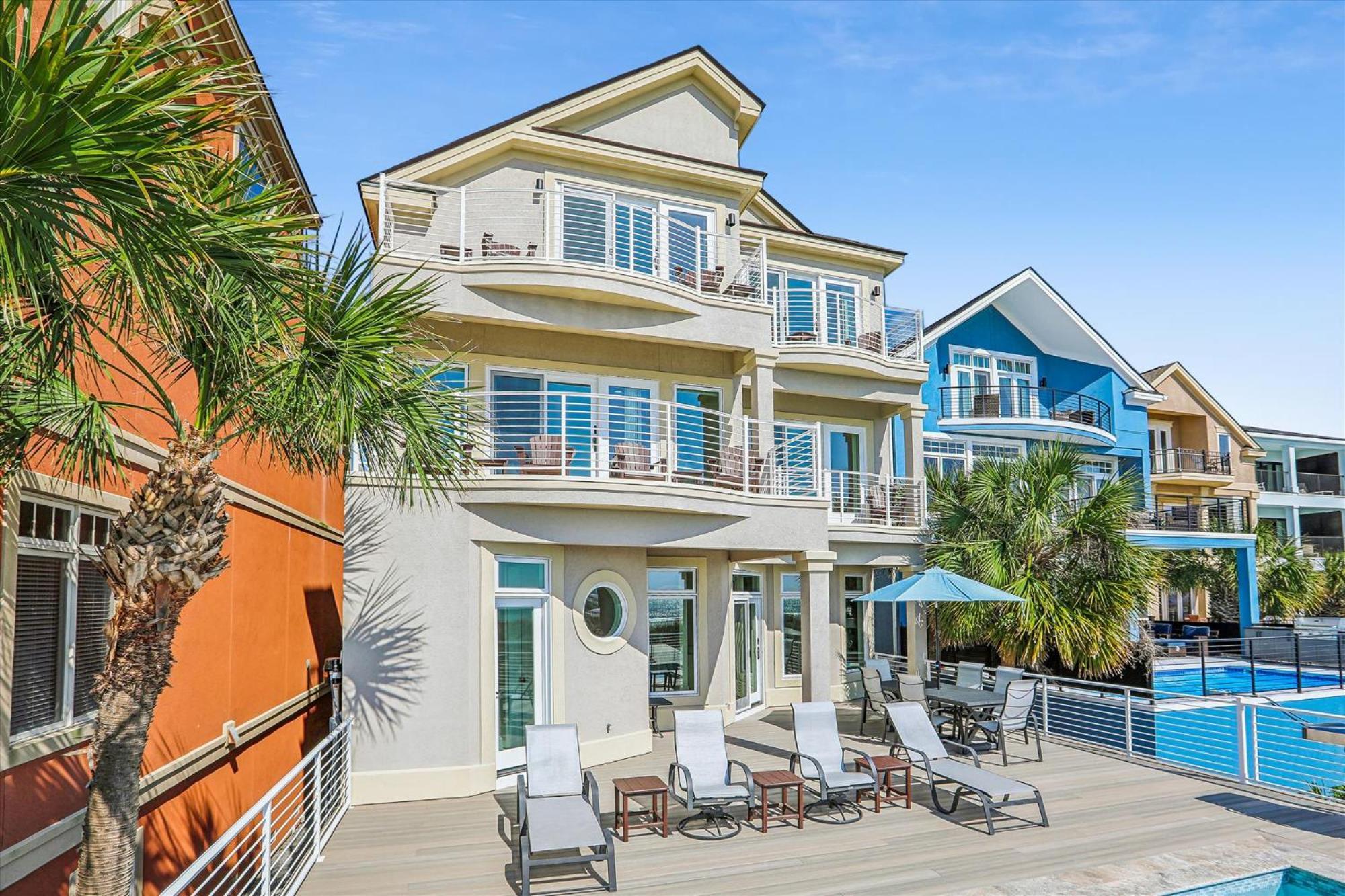 9 Singleton Place- Renovated, Oceanfront, Pool, Elevator, Free Activities Included Holiday home Hilton Head Island