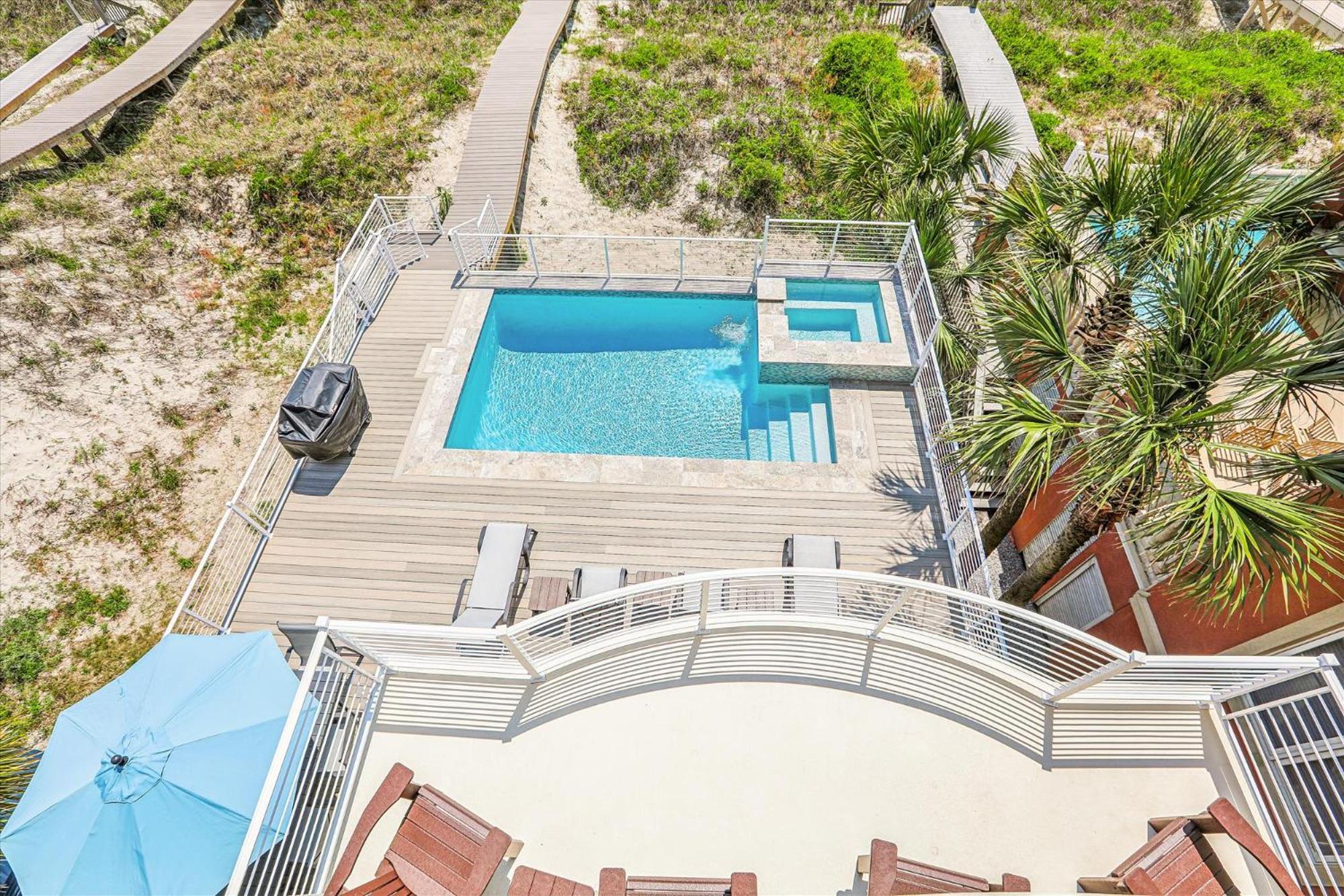 9 Singleton Place- Renovated, Oceanfront, Pool, Elevator, Free Activities Included