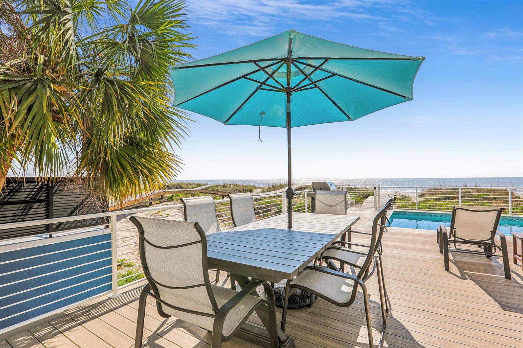 9 Singleton Place- Renovated, Oceanfront, Pool, Elevator, Free Activities Included Holiday home
