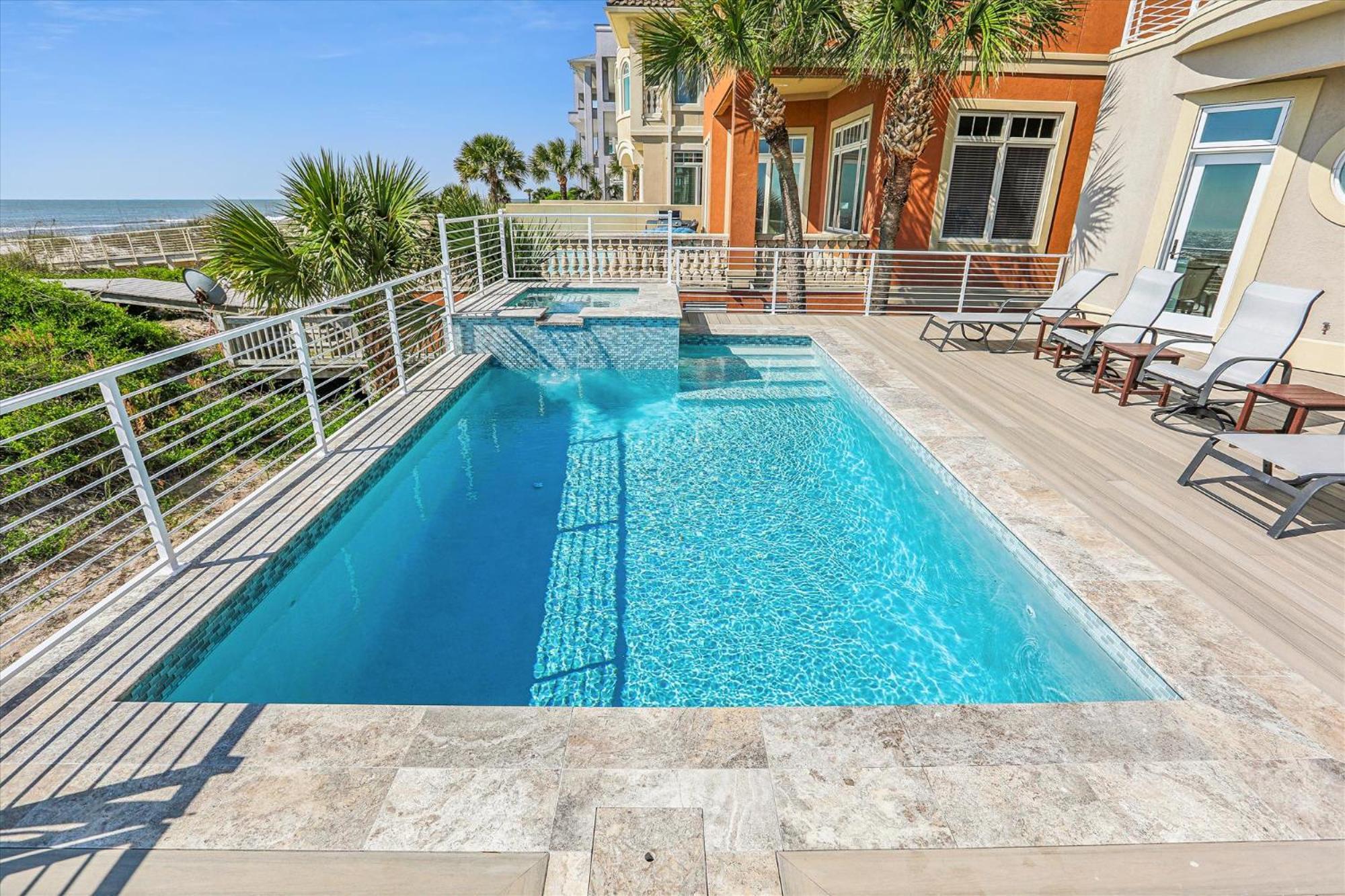 9 Singleton Place- Renovated, Oceanfront, Pool, Elevator, Free Activities Included Holiday home *