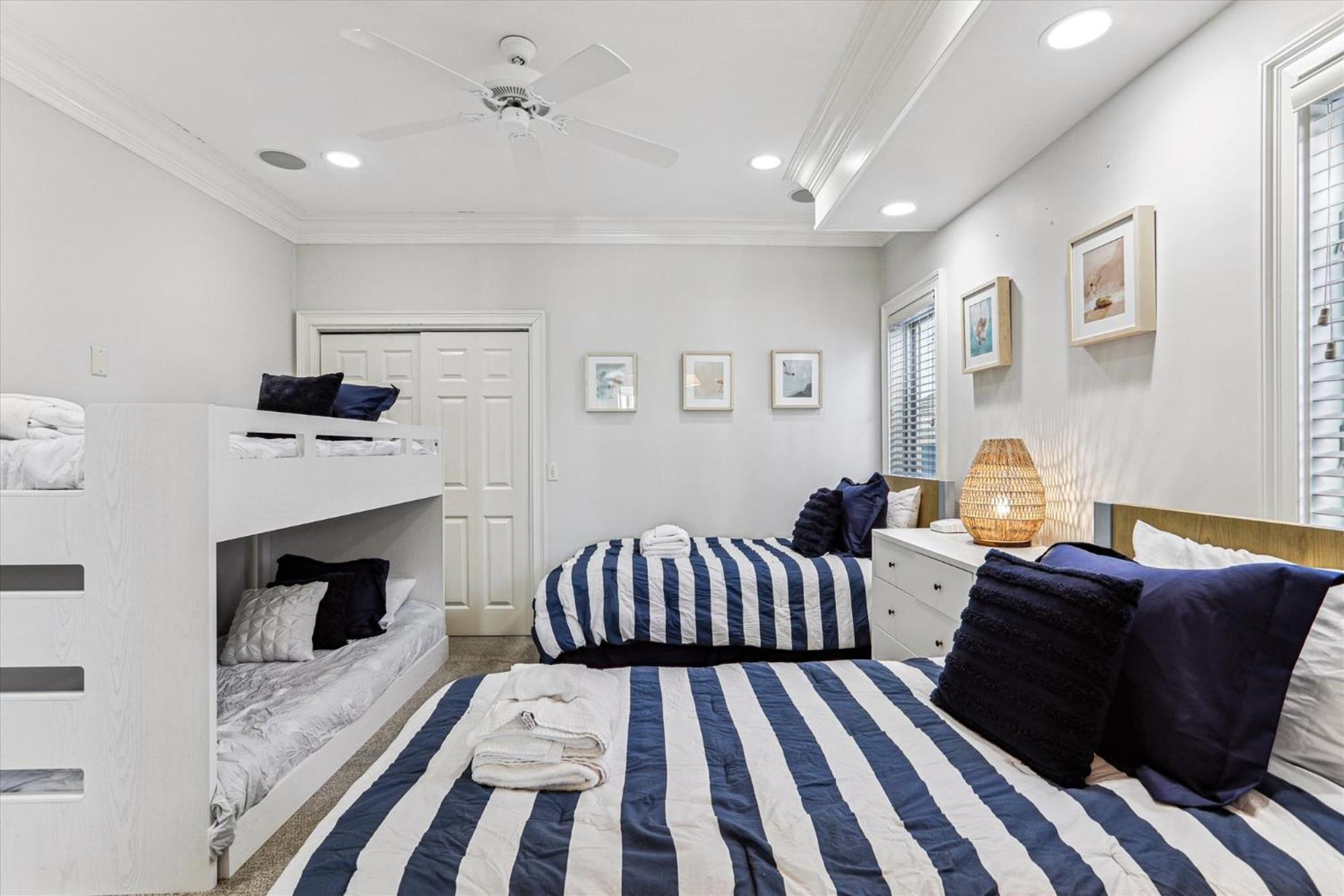 9 Singleton Place- Renovated, Oceanfront, Pool, Elevator, Free Activities Included Holiday home *