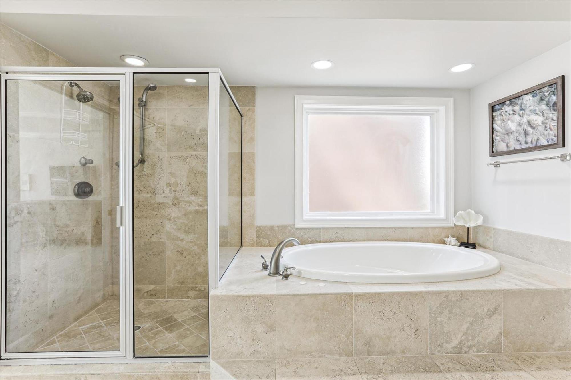 Holiday home 9 Singleton Place- Renovated, Oceanfront, Pool, Elevator, Free Activities Included