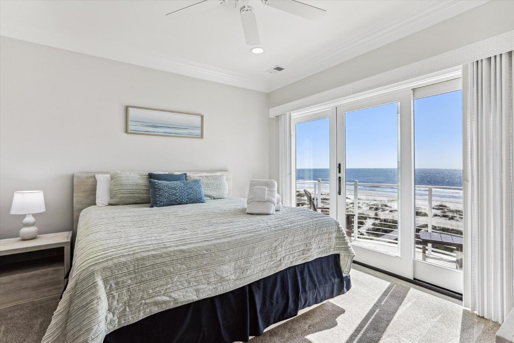 9 Singleton Place- Renovated, Oceanfront, Pool, Elevator, Free Activities Included