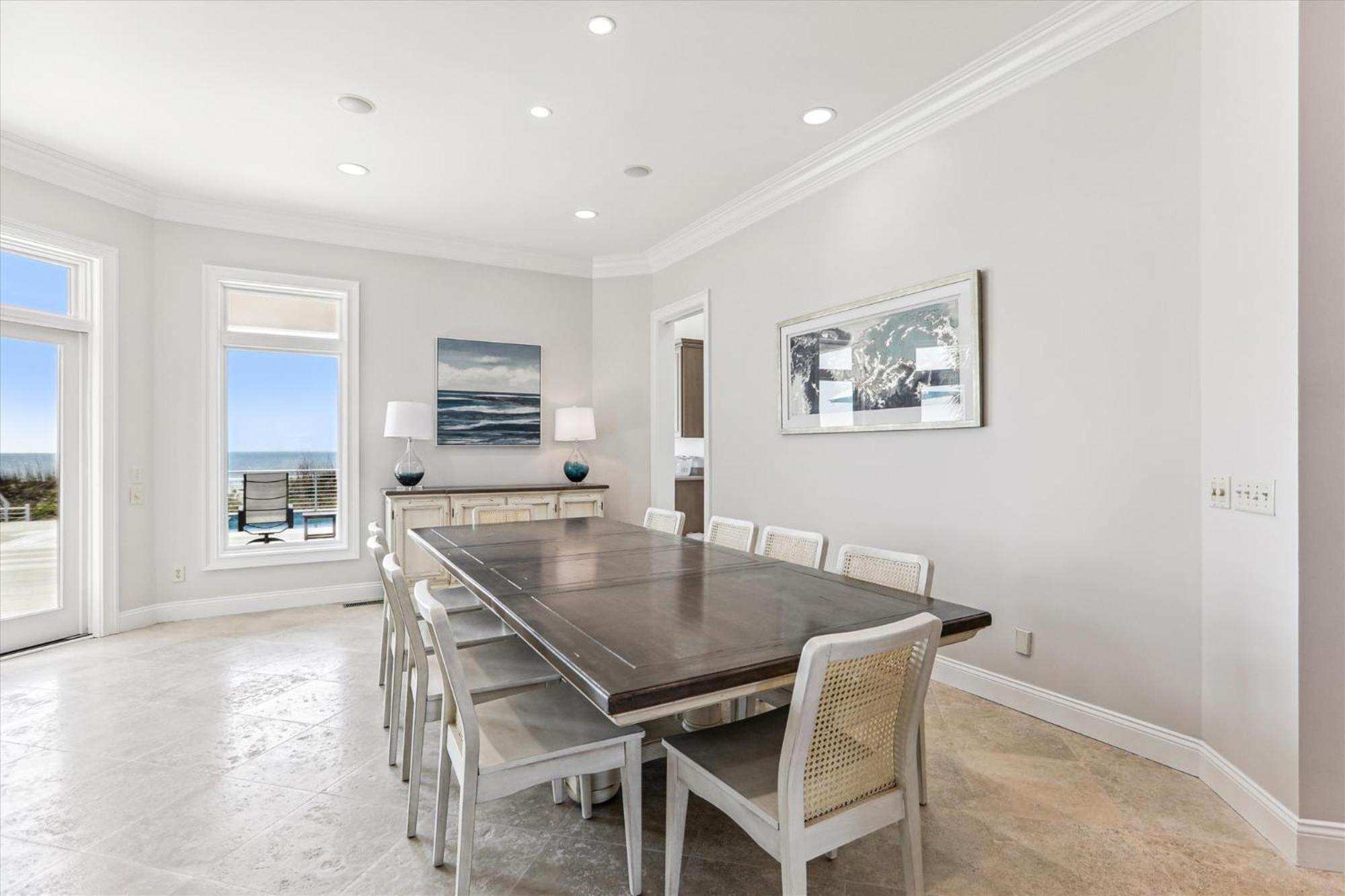 9 Singleton Place- Renovated, Oceanfront, Pool, Elevator, Free Activities Included Holiday home *