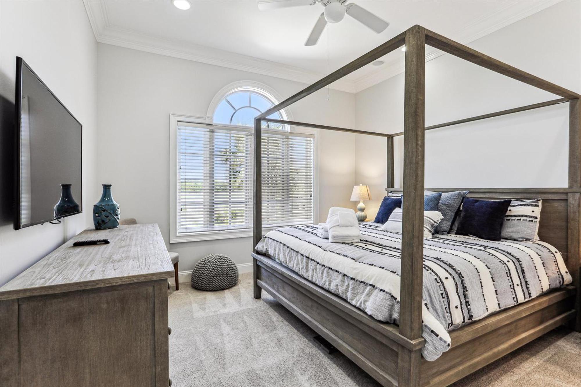 9 Singleton Place- Renovated, Oceanfront, Pool, Elevator, Free Activities Included