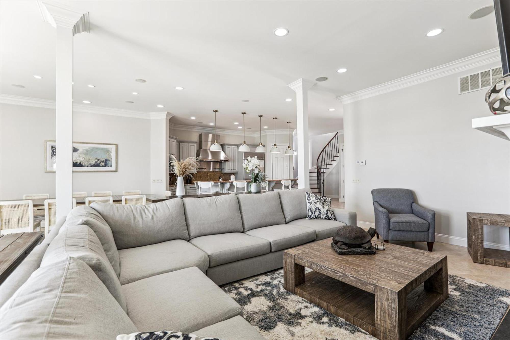 9 Singleton Place- Renovated, Oceanfront, Pool, Elevator, Free Activities Included *