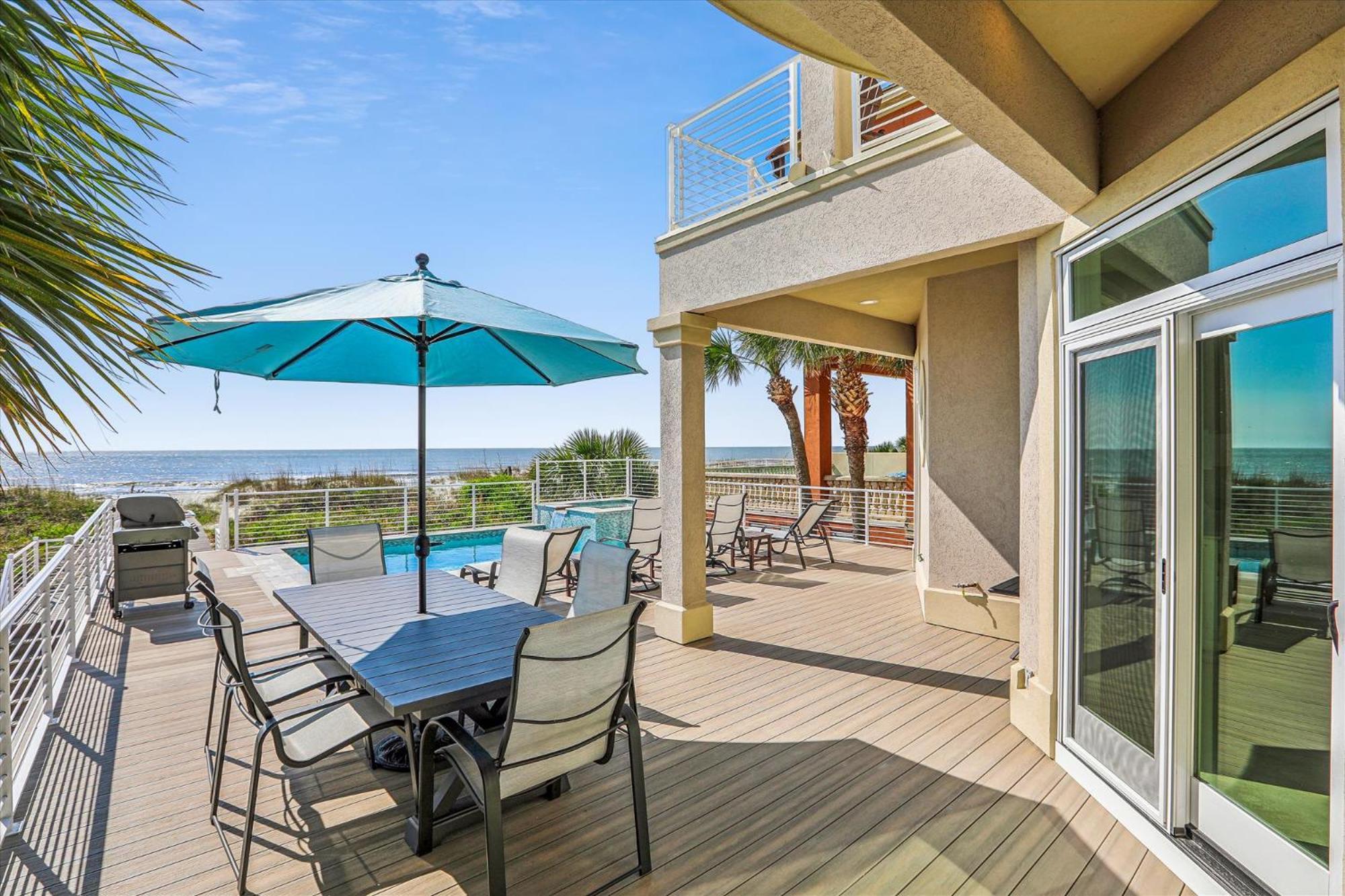 9 Singleton Place- Renovated, Oceanfront, Pool, Elevator, Free Activities Included Holiday home *