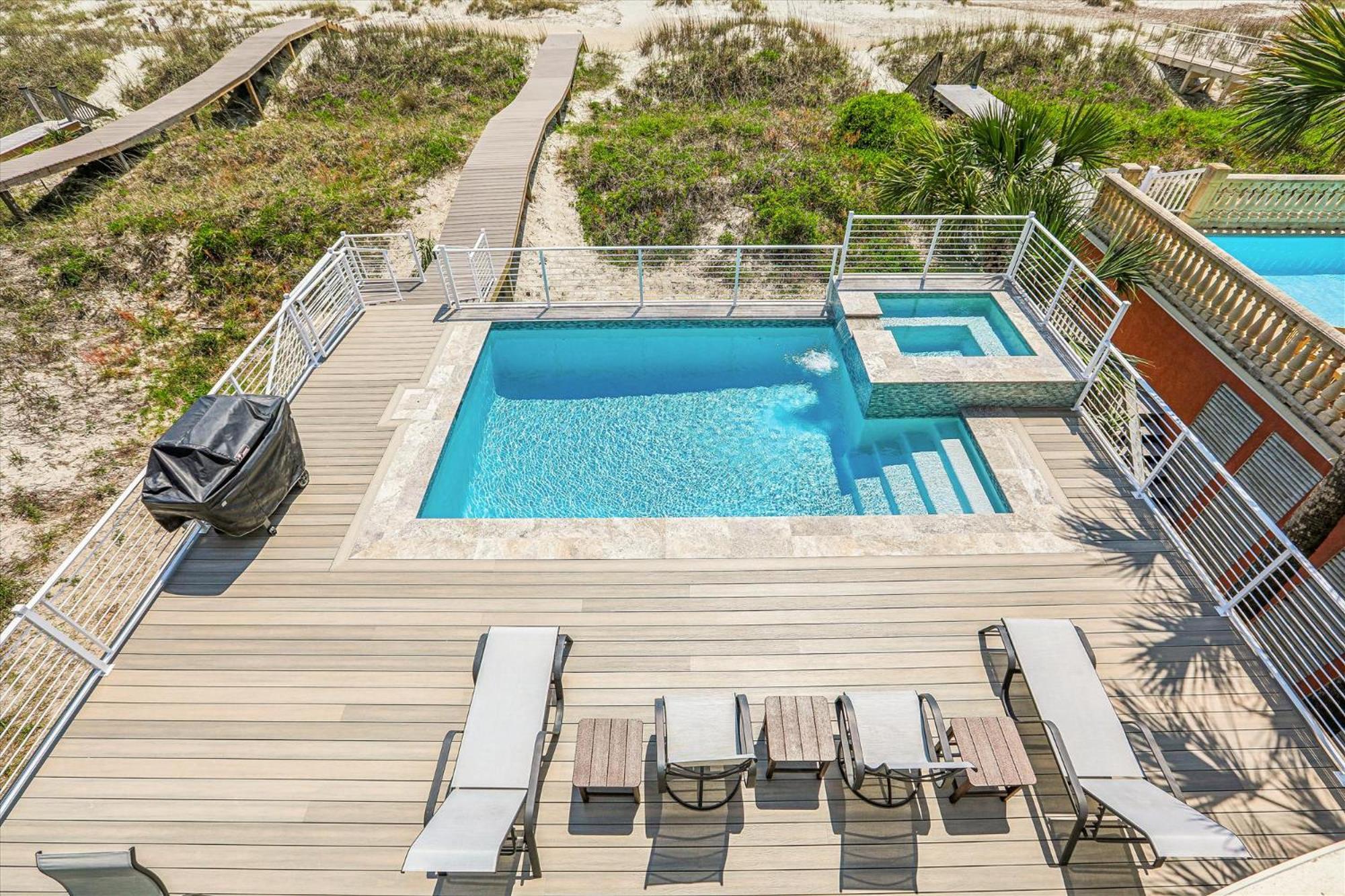 9 Singleton Place- Renovated, Oceanfront, Pool, Elevator, Free Activities Included