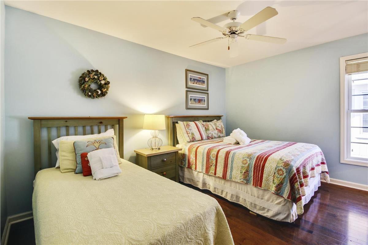 44 Bradley Road- Easy Walk To The Beach, Large Pool, Free Activities Included