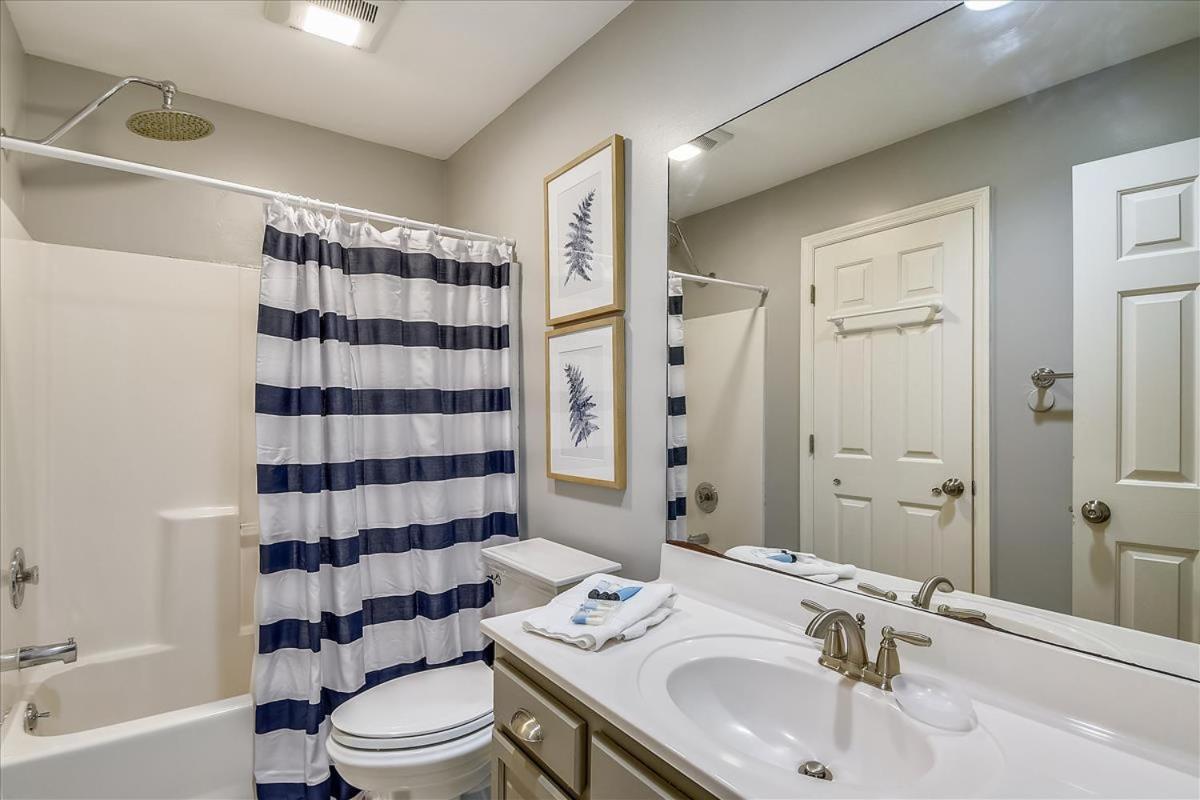 44 Bradley Road- Easy Walk To The Beach, Large Pool, Free Activities Included Hilton Head Island