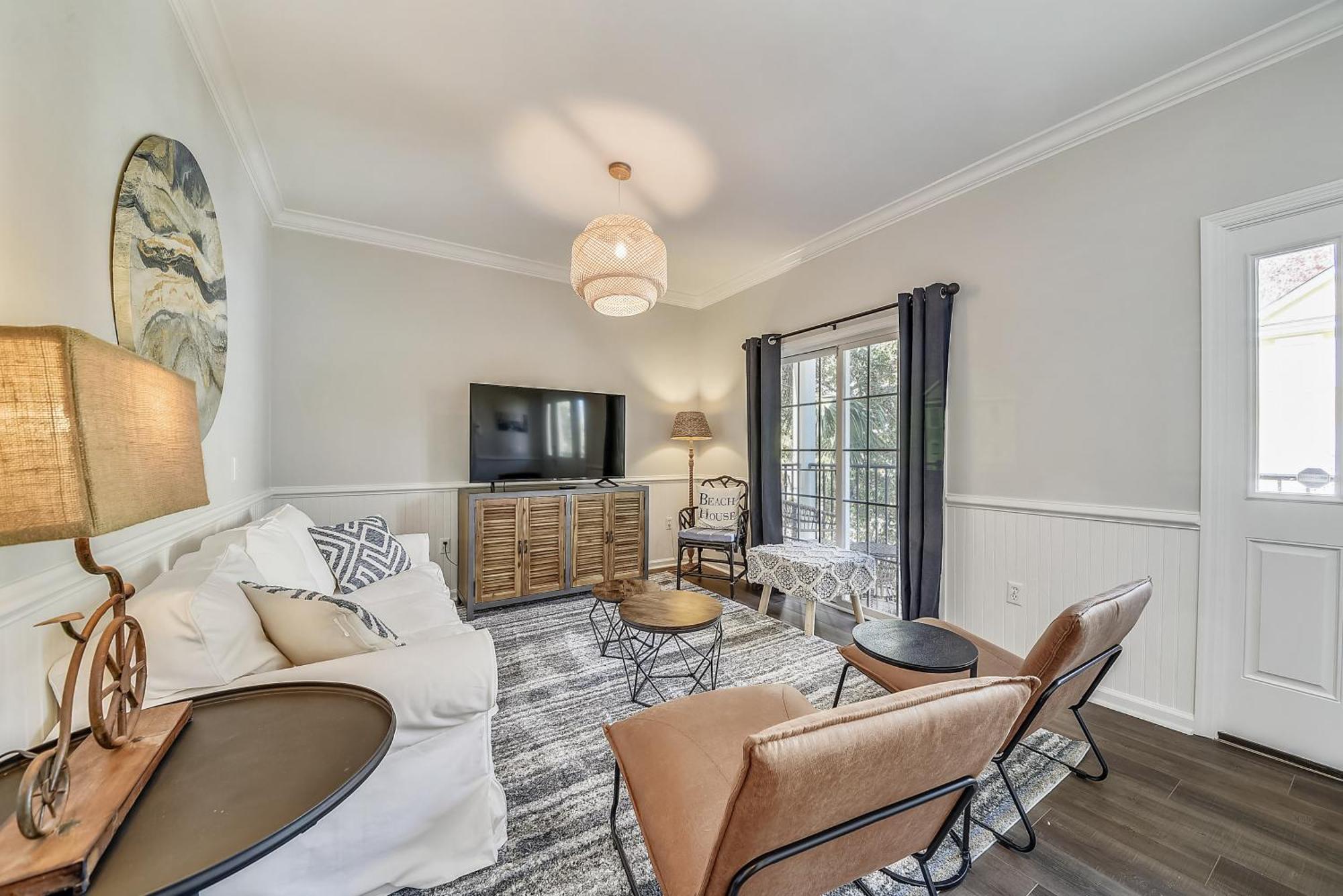 44 Bradley Road- Easy Walk To The Beach, Large Pool, Free Activities Included