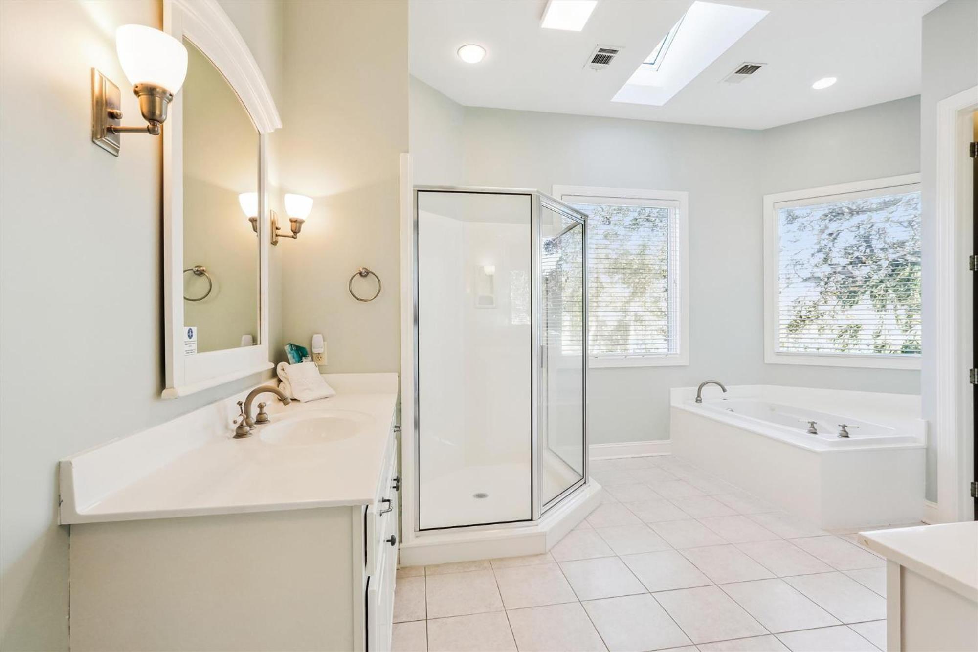 Holiday home 4 Brigantine- 2nd Row, Amazing Private Pool, Elevator, Ideal Layout, Free Activities Included Hilton Head Island