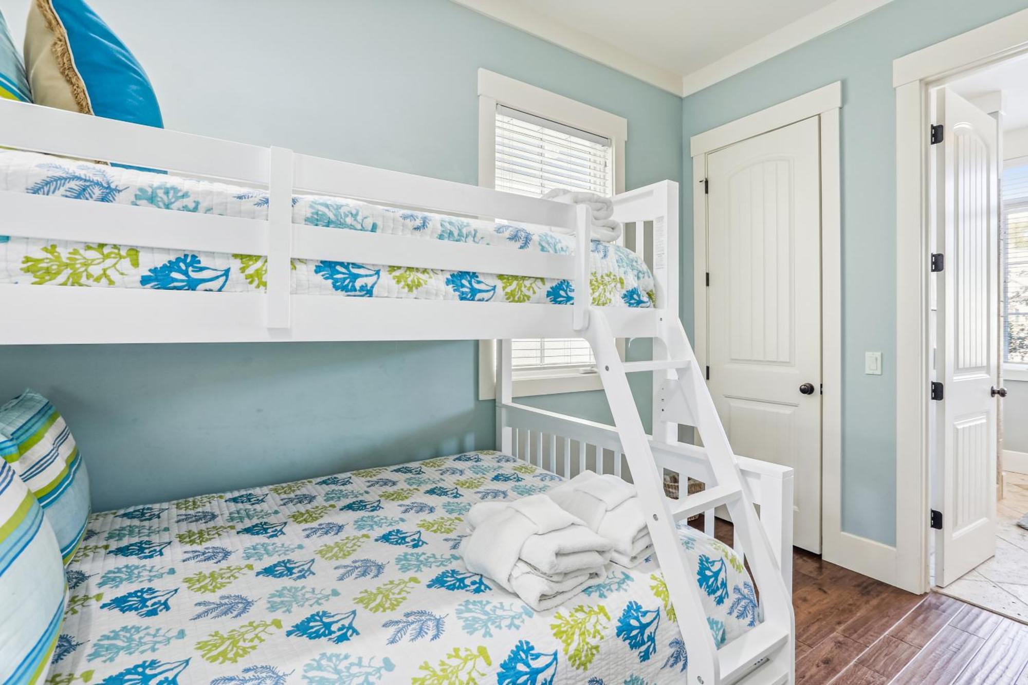 Holiday home 27 Corine Lane- Near Ocean With Pool, Seasonal Shuttle! Free Activities Included *