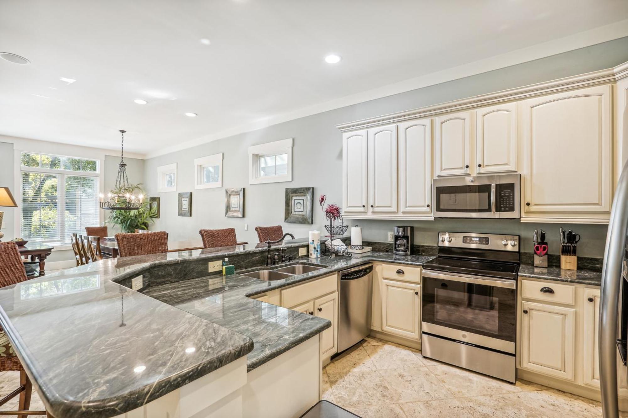 Holiday home 27 Corine Lane- Near Ocean With Pool, Seasonal Shuttle! Free Activities Included *
